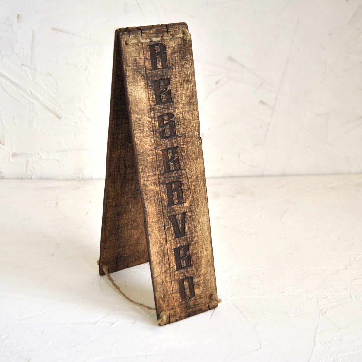 Табличка резерва деревянная на стол под старину для кафе или ресторана купить или заказать