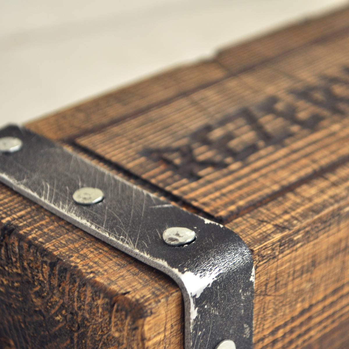 табличка для резерва стола из бруска дерева под старину с железом брутальная табличка с доставкой по РФ