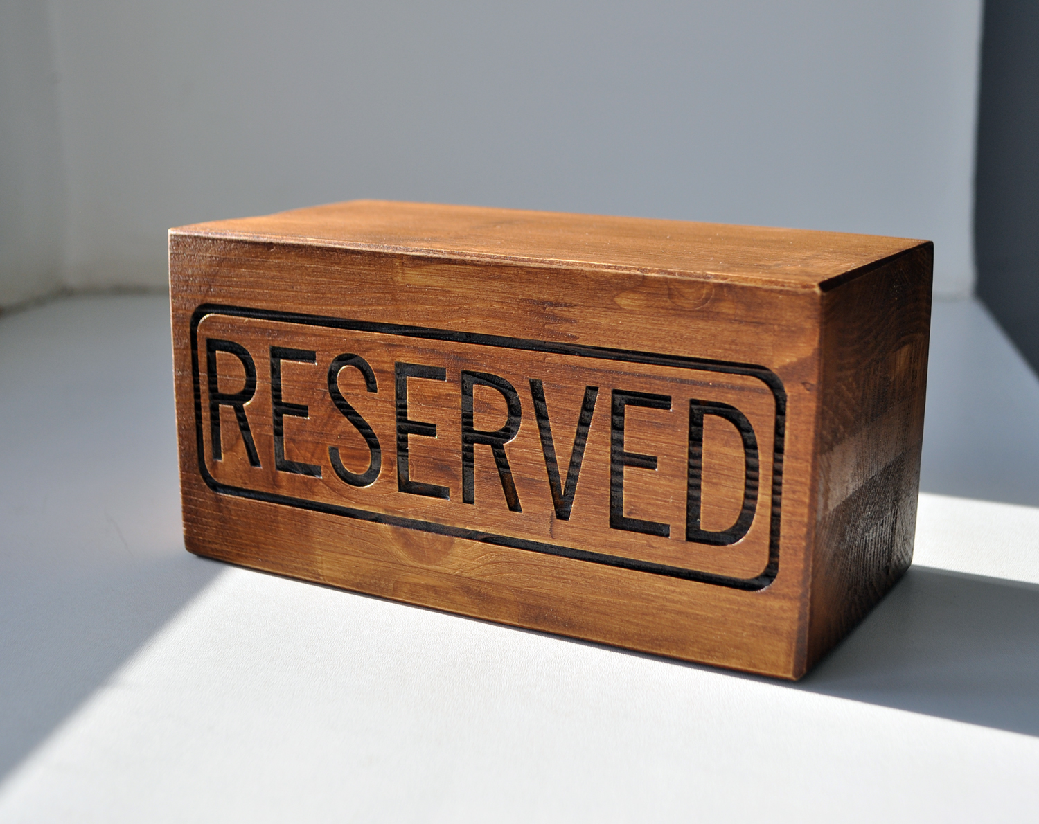 Табличка резерва стола - брусок на стол