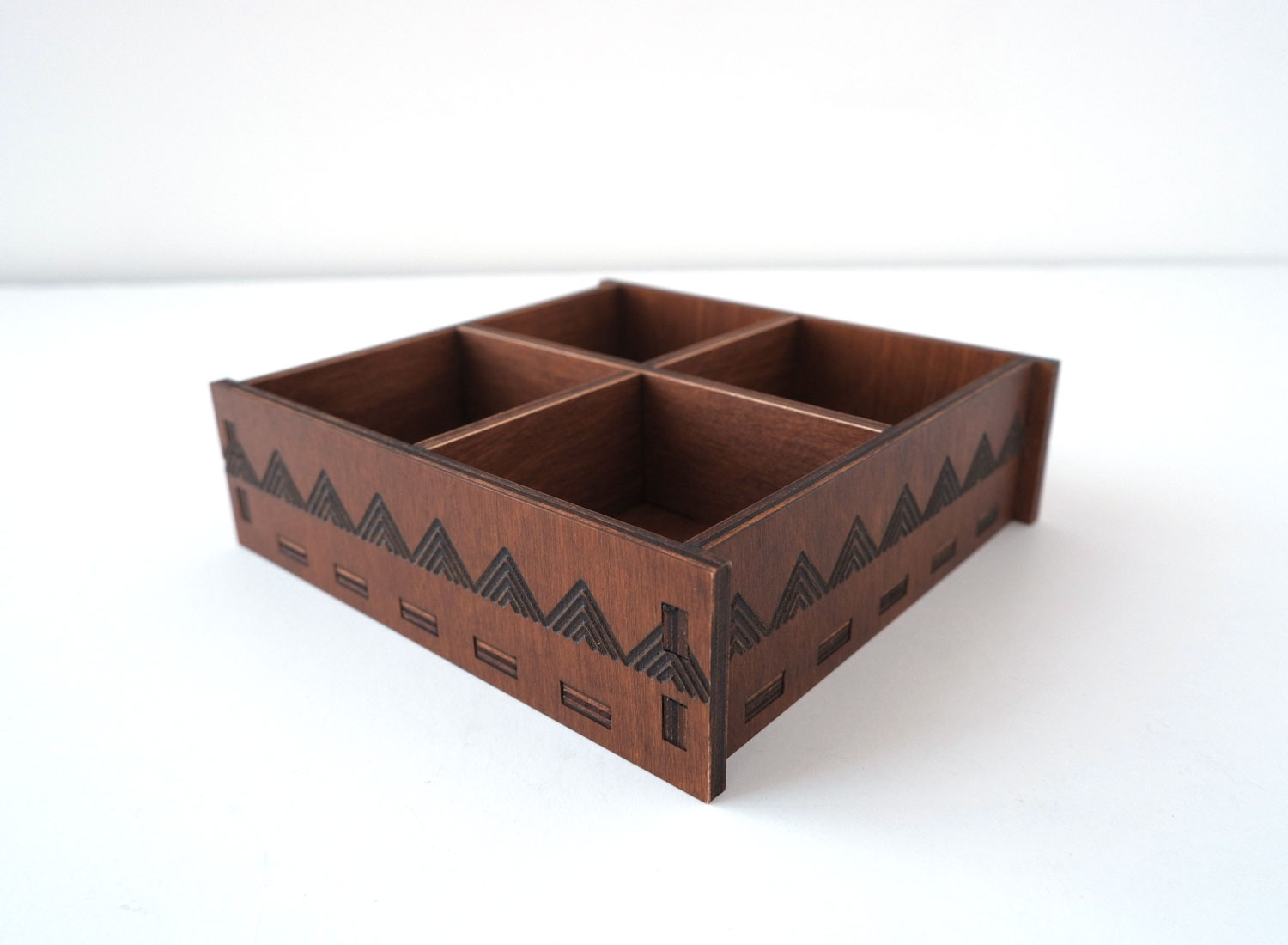 Органайзер с 4 равными секциями