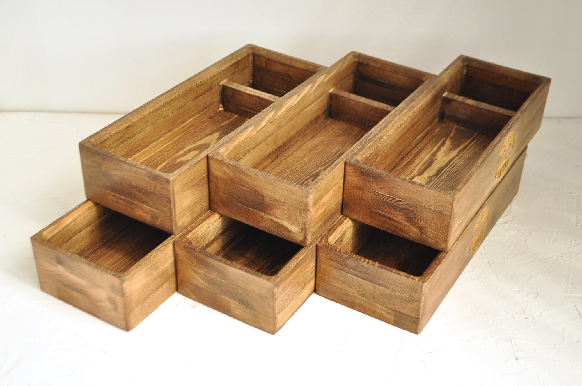 Органайзер под приборы из массива