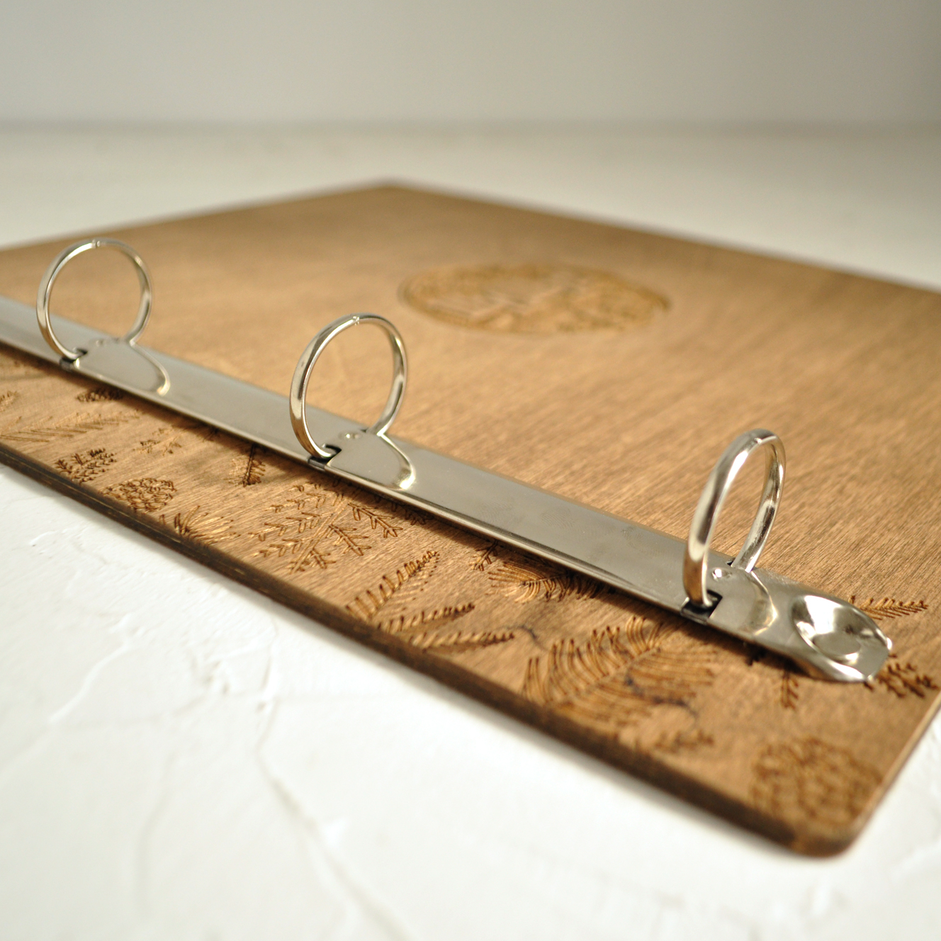 деревянный планшет для меню с кольцами купить заказать со своим логотипом