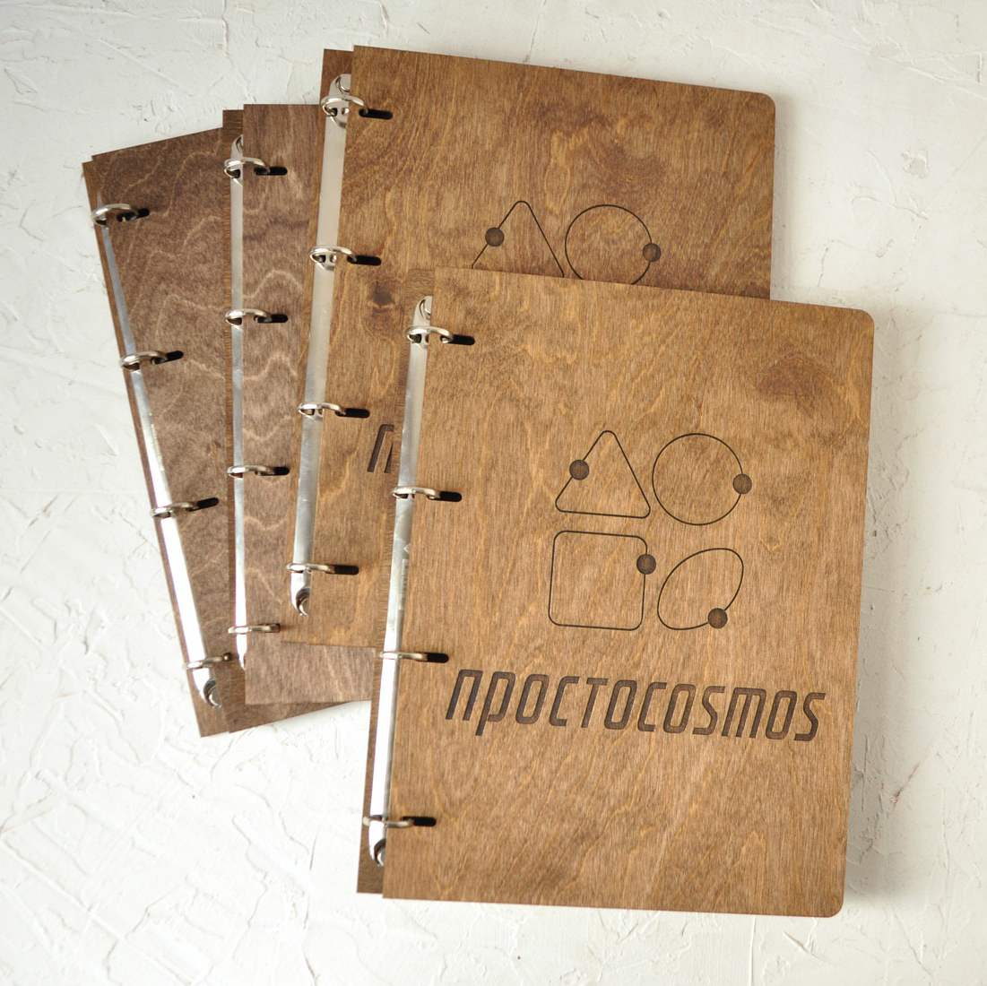 деревянная обложка для меню а4 на кольцах с гравировкой логотипа купить заказать