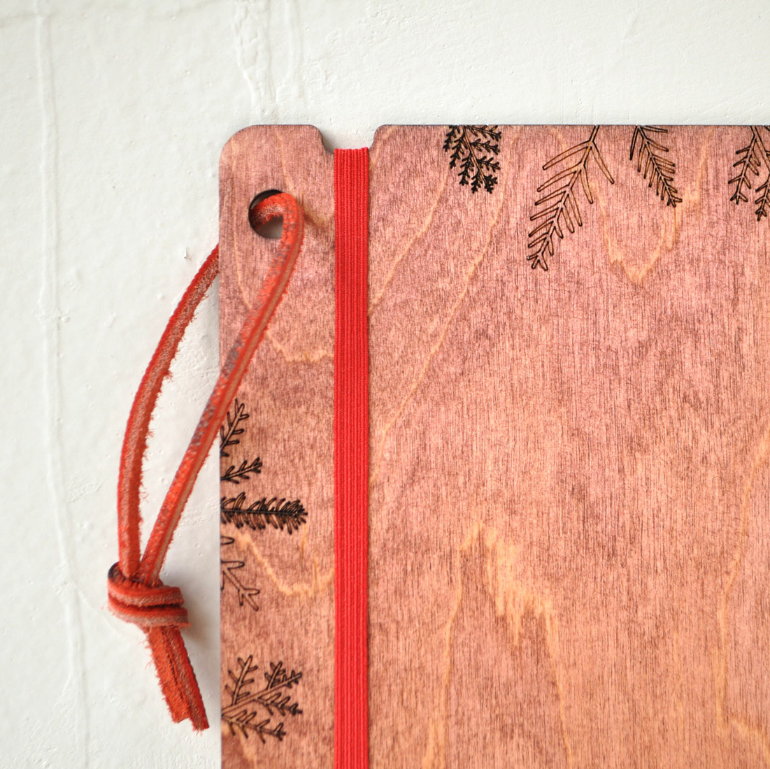 планшет для меню деревянный на резинке крепеж купить заказать со своим логотипом