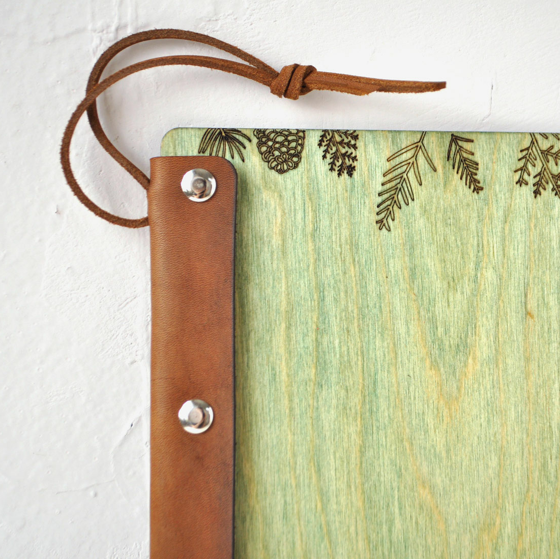 планшет деревянный на винтах с натуральной кожей купить заказать со своим логотипом