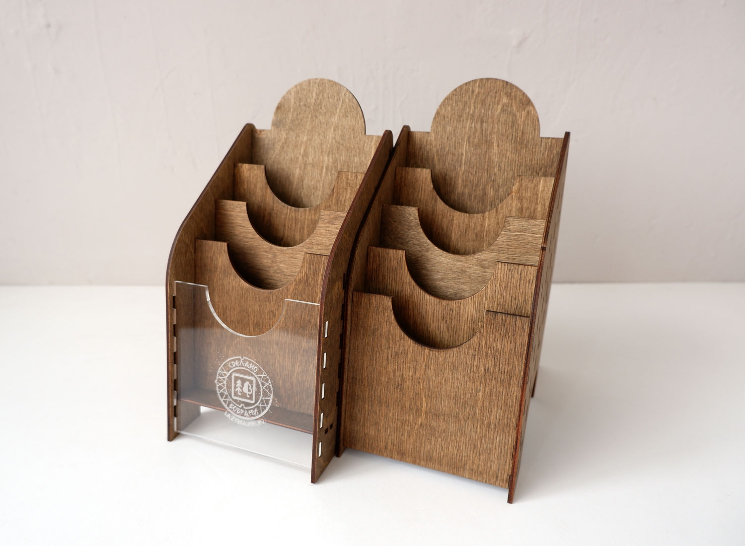 Стенд для листовок 4 отсека