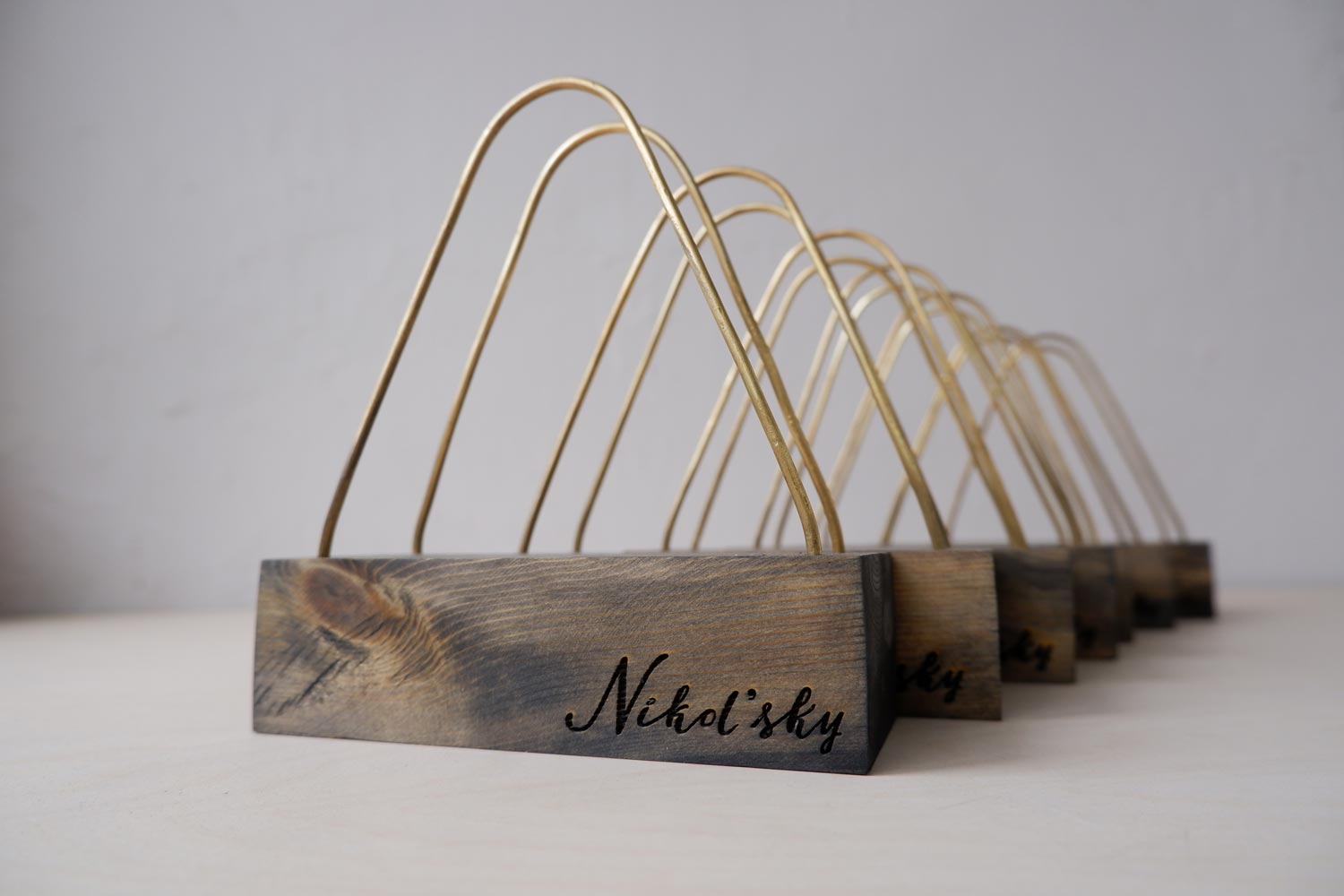 Салфетница из дерева с латунью