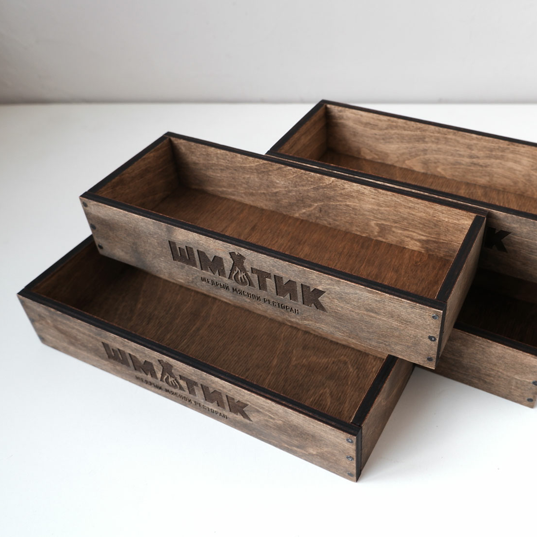Ящик под приборы из дерева на гвоздиках