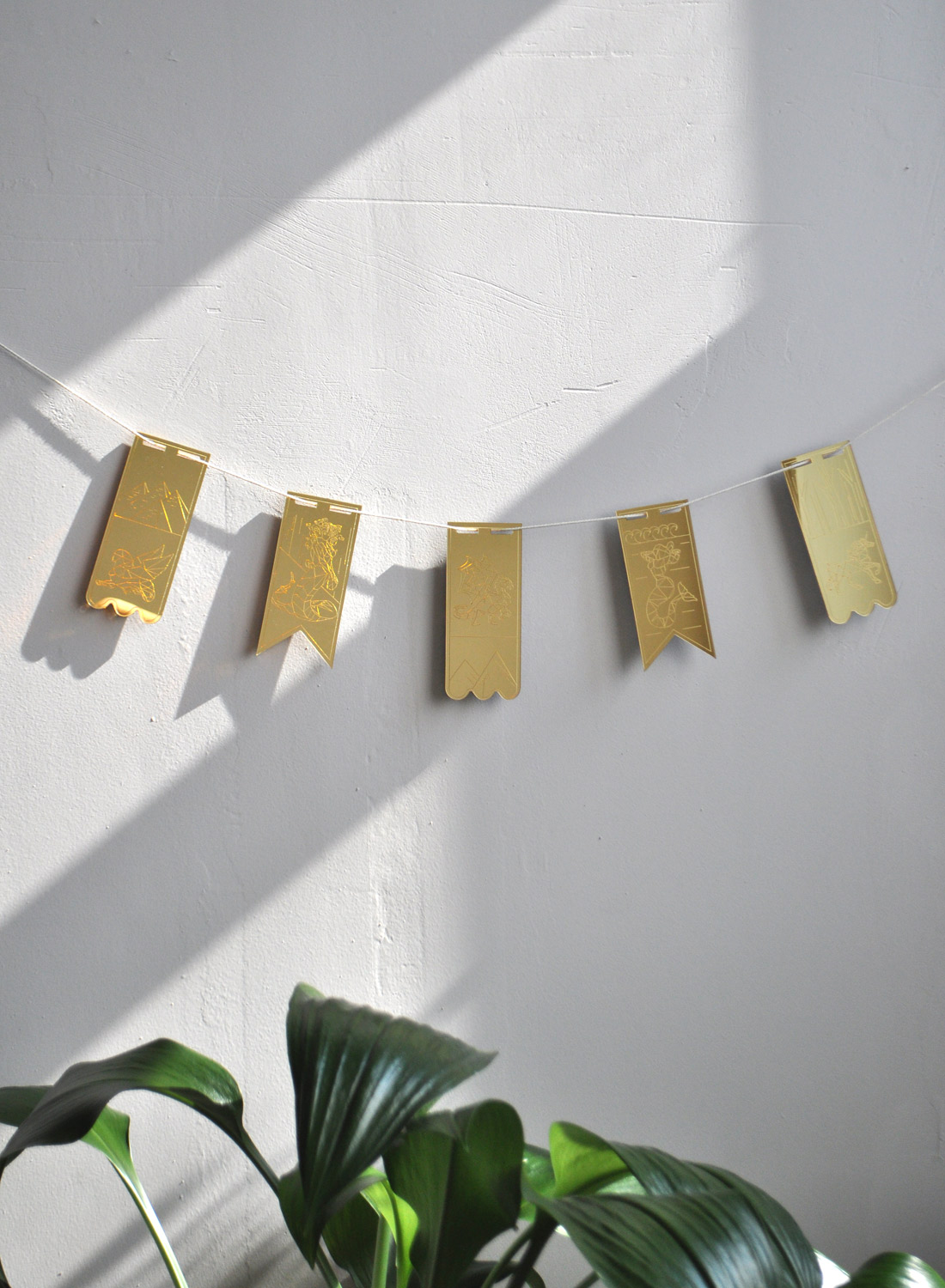 Гирлянда из больших акриловых флажков