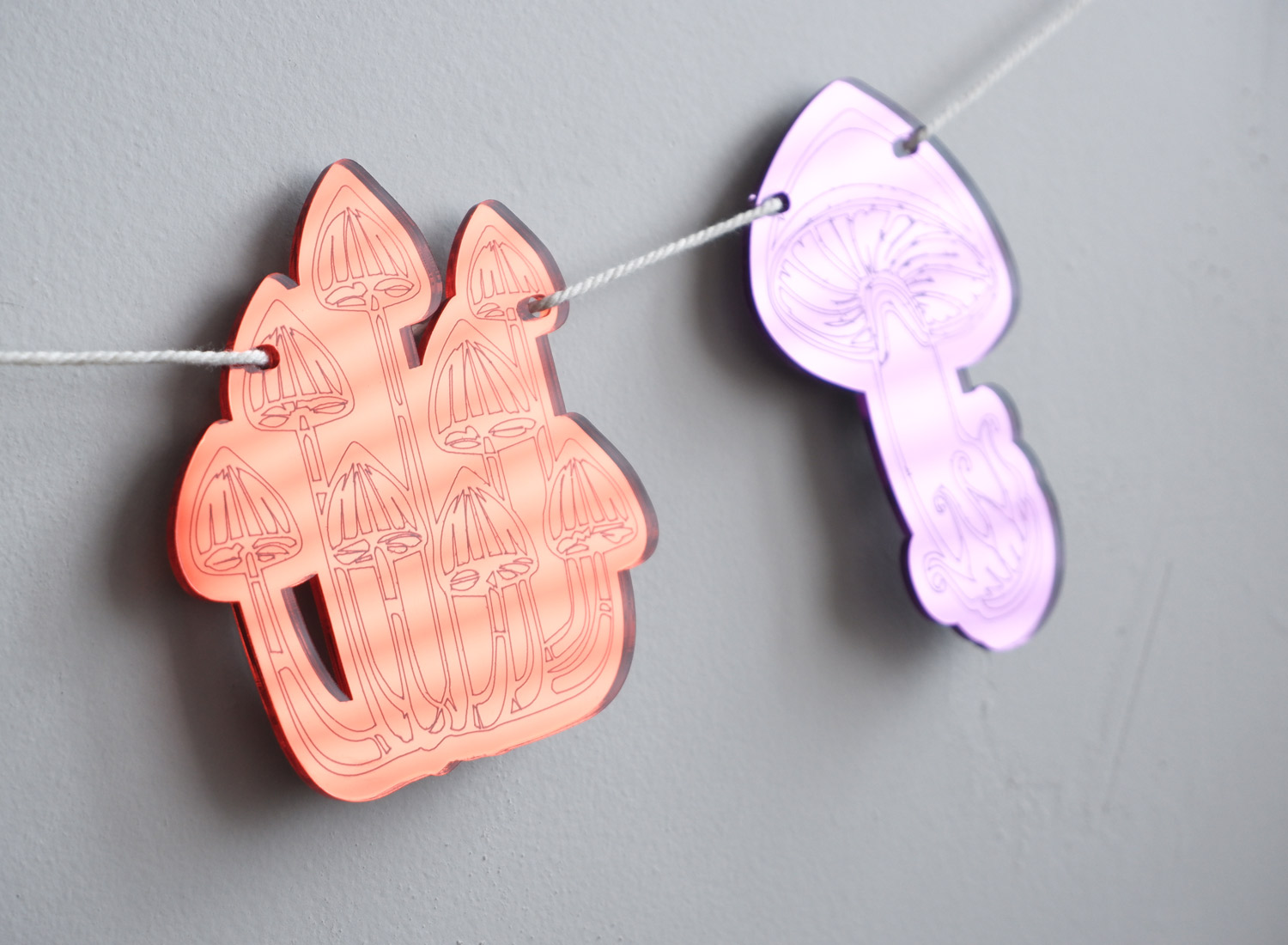 Гирлянда из больших акриловых грибов