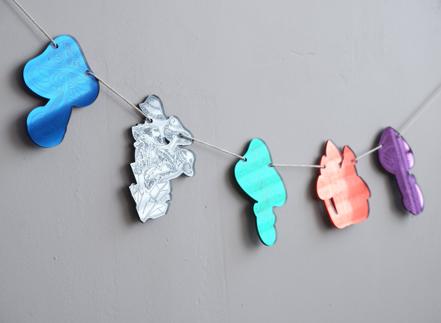 Гирлянда из больших акриловых грибов