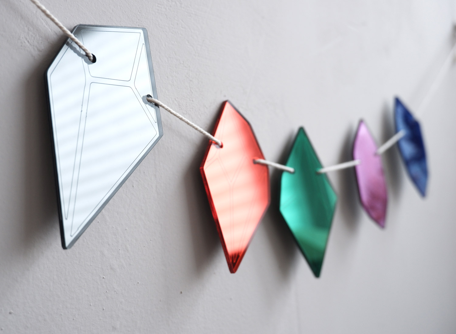 Гирлянда из больших акриловых кристаллов