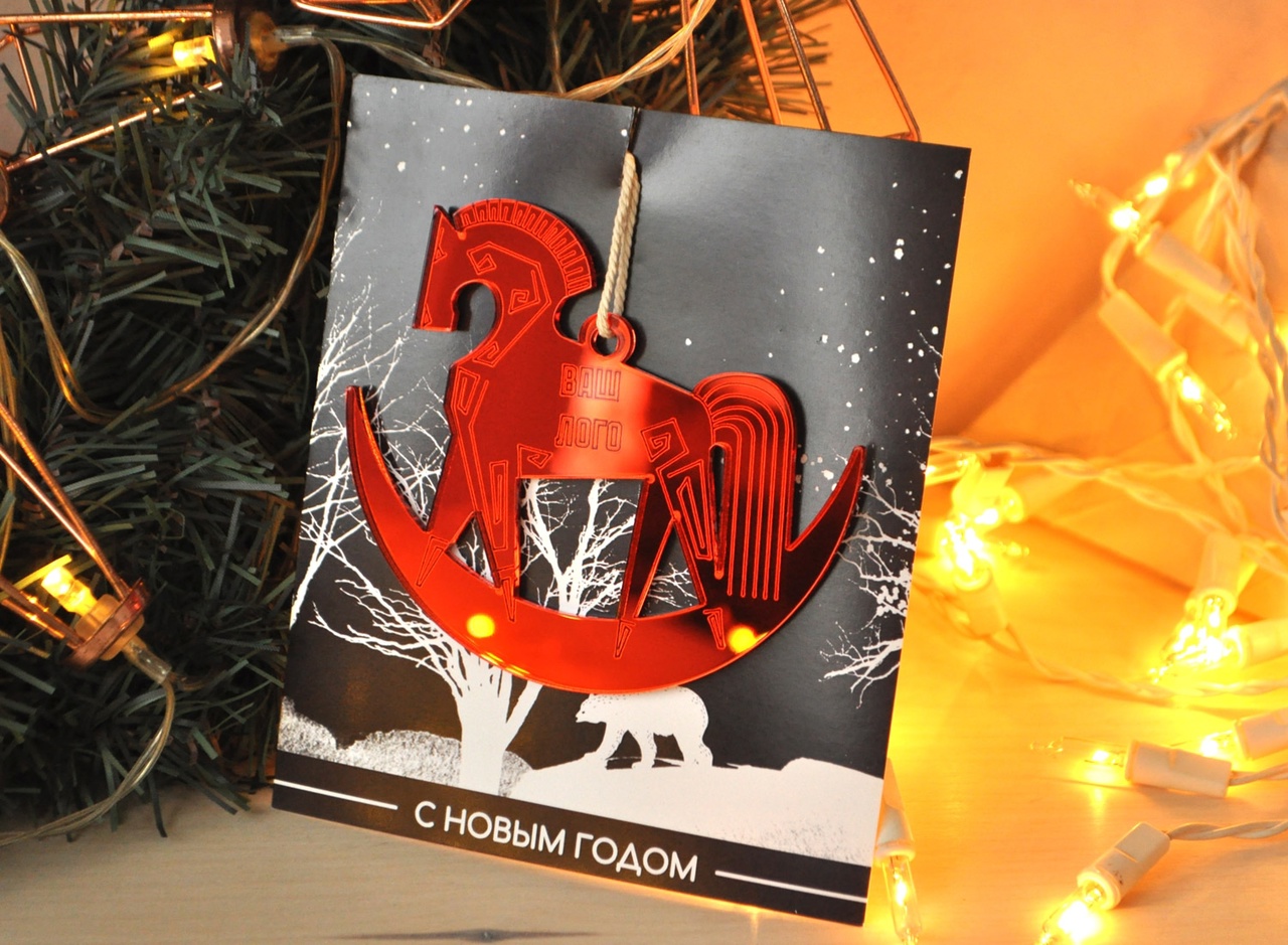 Зеркальная красная лошадка качалка - ёлочная игрушка символ 2026 года в подарочной упаковке