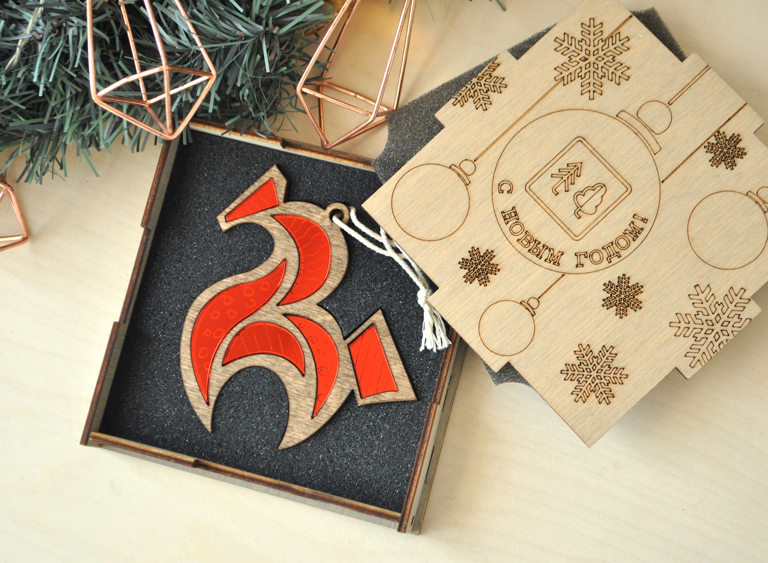 Ёлочная игрушка деревянная "Лошадка фантазийная" с зеркальными вставками в  подарочной коробочке