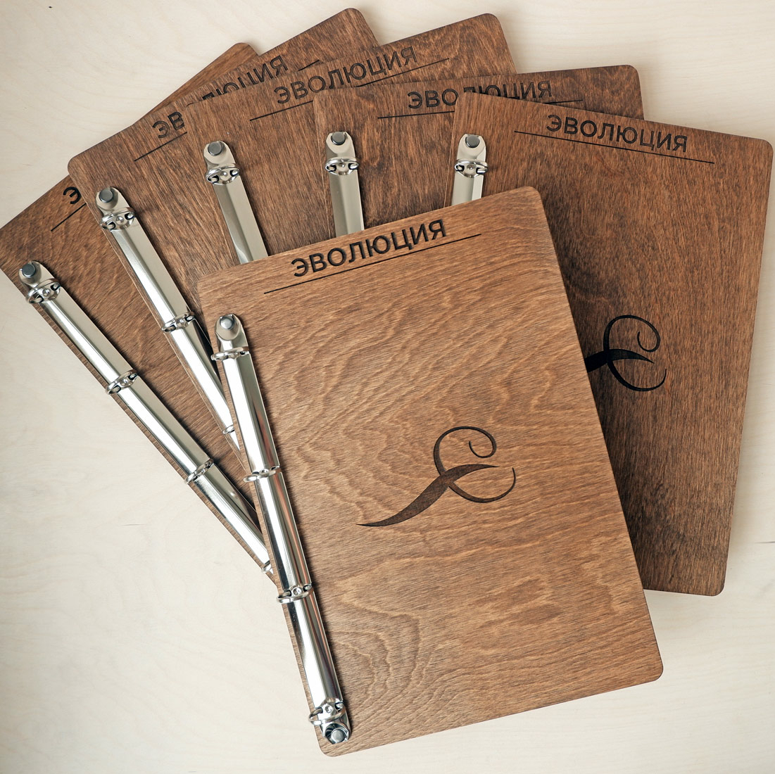 деревянный планшет под меню прайс с кольцевым механизмом с логотипом на заказ