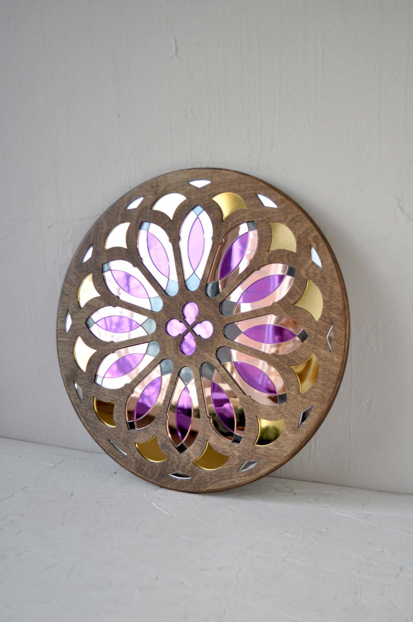 Декоративное зеркало из дерева с цветными вставками "Витраж"