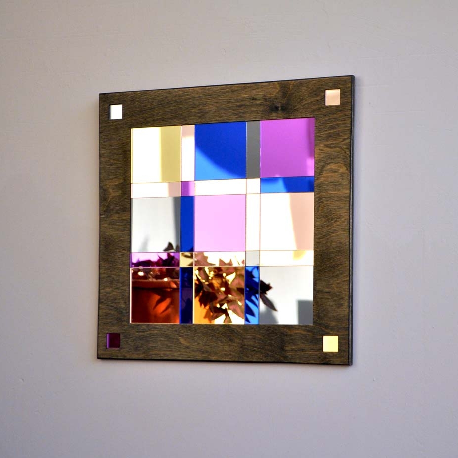 Декоративное зеркало из дерева и акрила "Цветные квадраты"