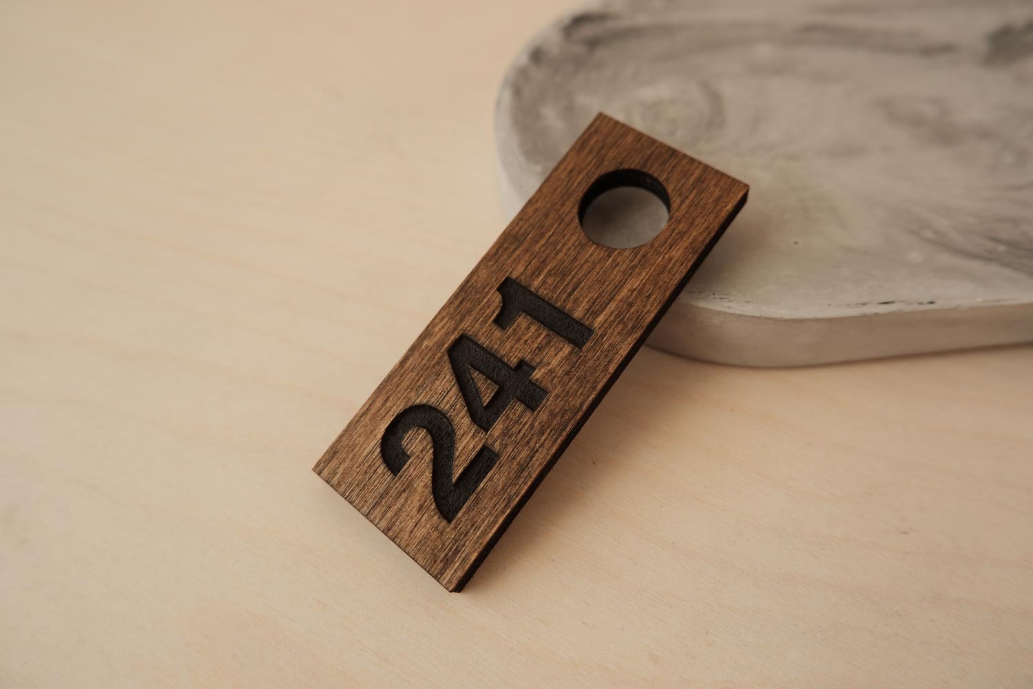 Номерок для гардероба деревянный прямоугольный