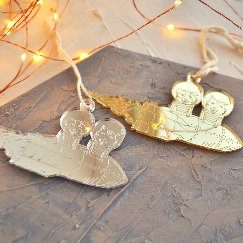 Ёлочная новогодняя игрушка - собаки Белка и Стрелка - купить необычный сибирский сувенир в подарок на Новый год