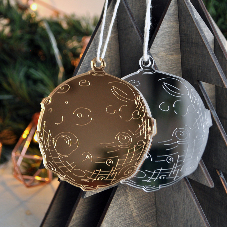 Ёлочная новогодняя игрушка - Луна в космосе - купить необычный сибирский сувенир в подарок на Новый год