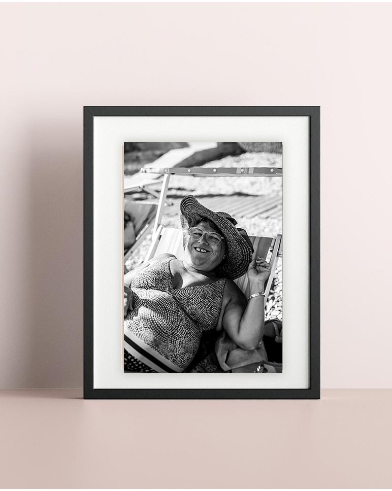 Постер из серии «‎Grannies» - Итальянка на пляже - Размер А2