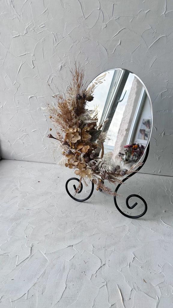 Интерьерное зеркало с сухоцветами