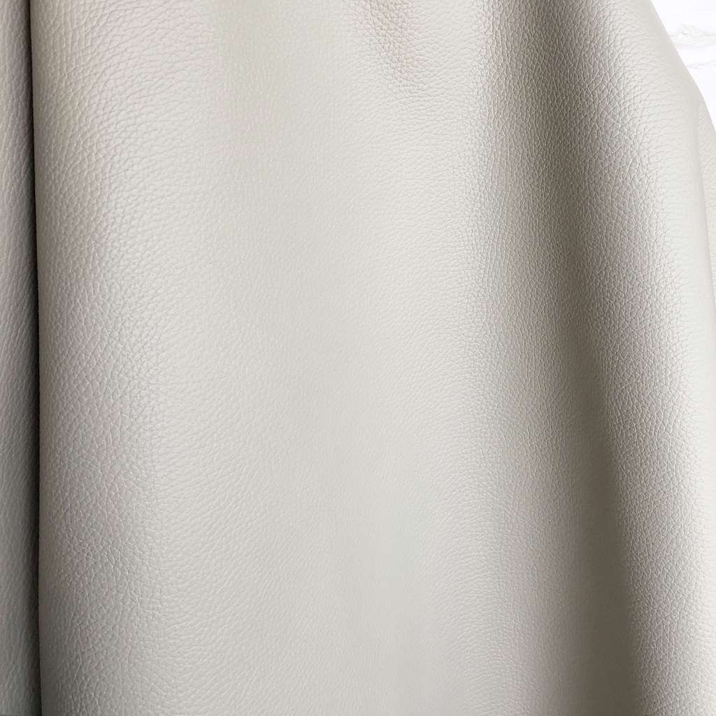 Светлая серая кожа