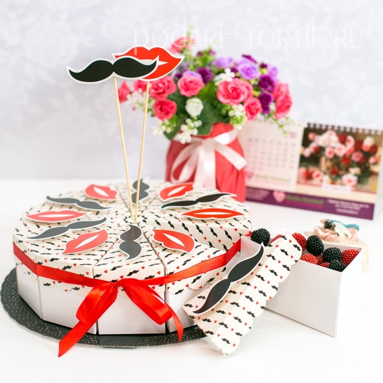 Усы и губы торт из бумаги в ретро стиле, винтаж
