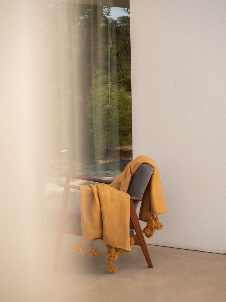 Марокканский плед из хлопка с помпонами Sable