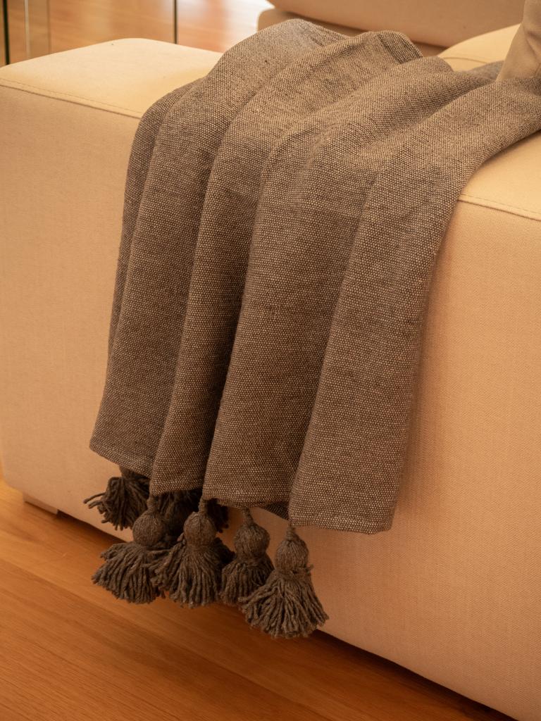 Марокканский плед из хлопка с помпонами Gris Foncé