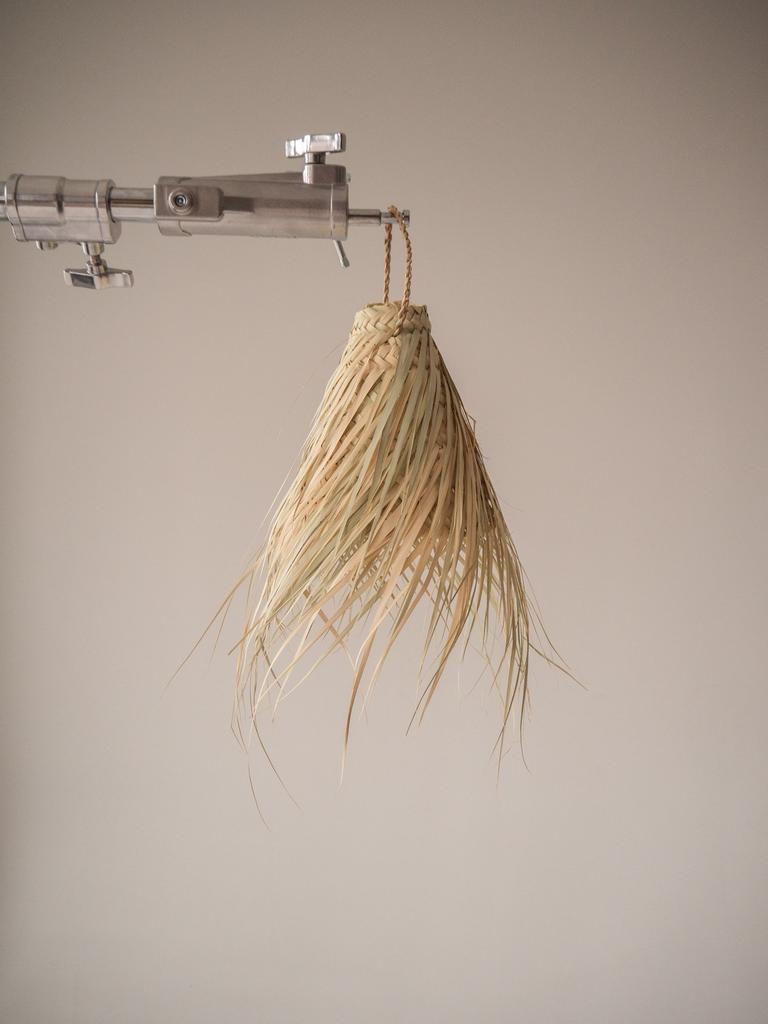 Маленький абажур из пальмовых листьев No5