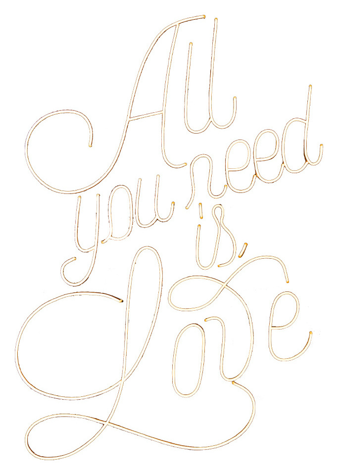 Неоновая надпись "All you need is love"