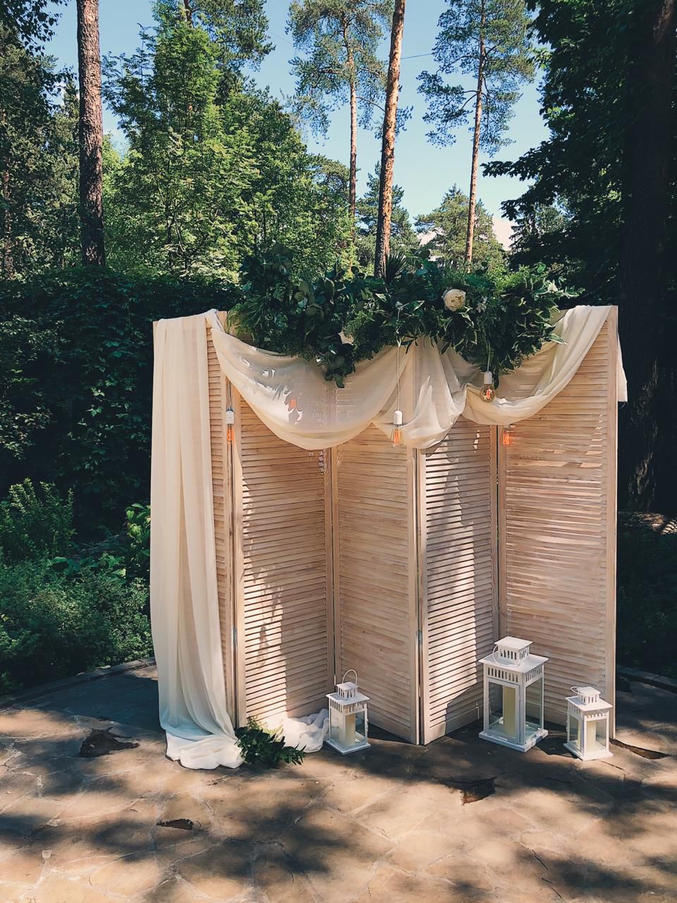 Белая ширма для президиума