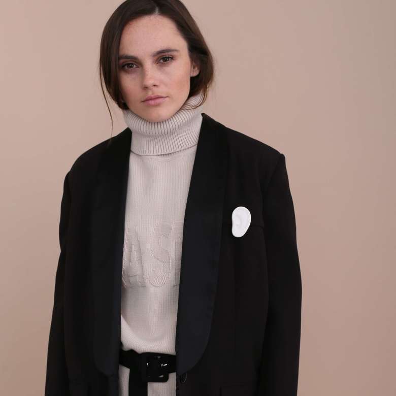 Брошь "Ухо" белое