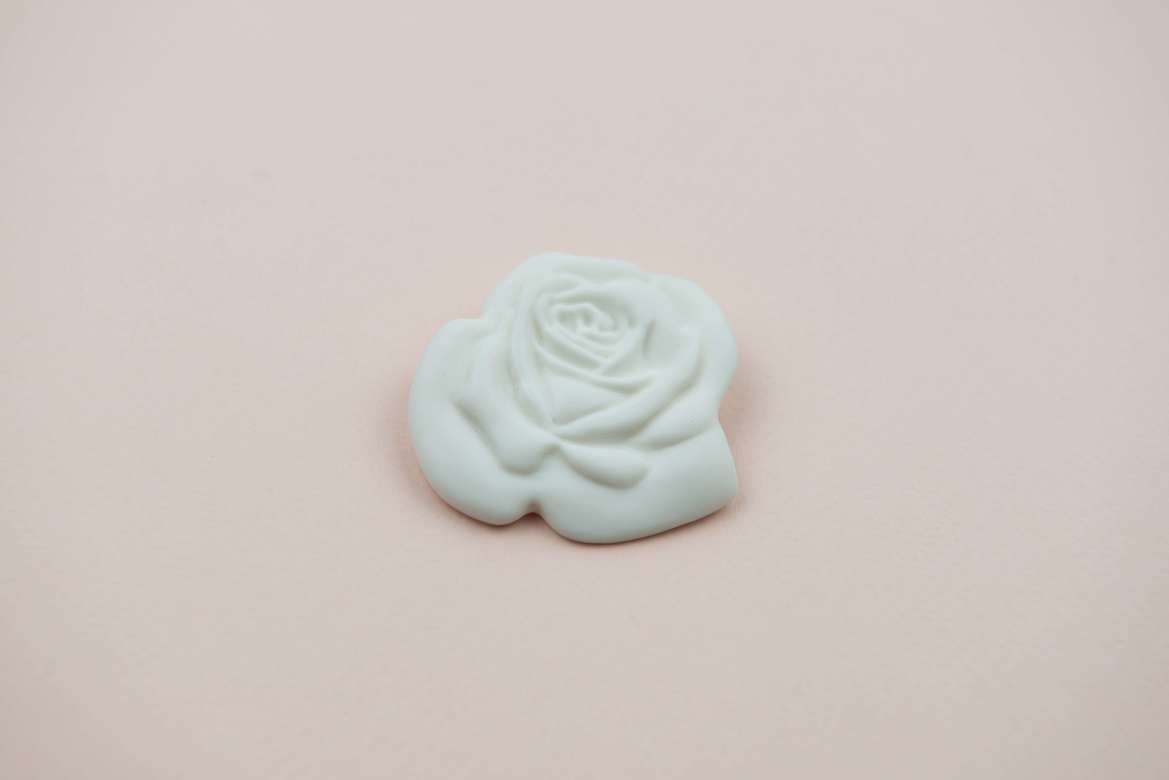 Брошь “Арома Роза” белая