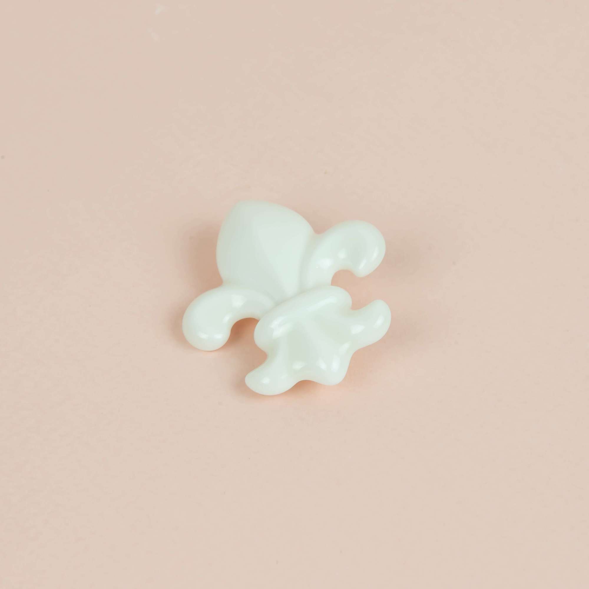 Брошь Королевская Лилия белая