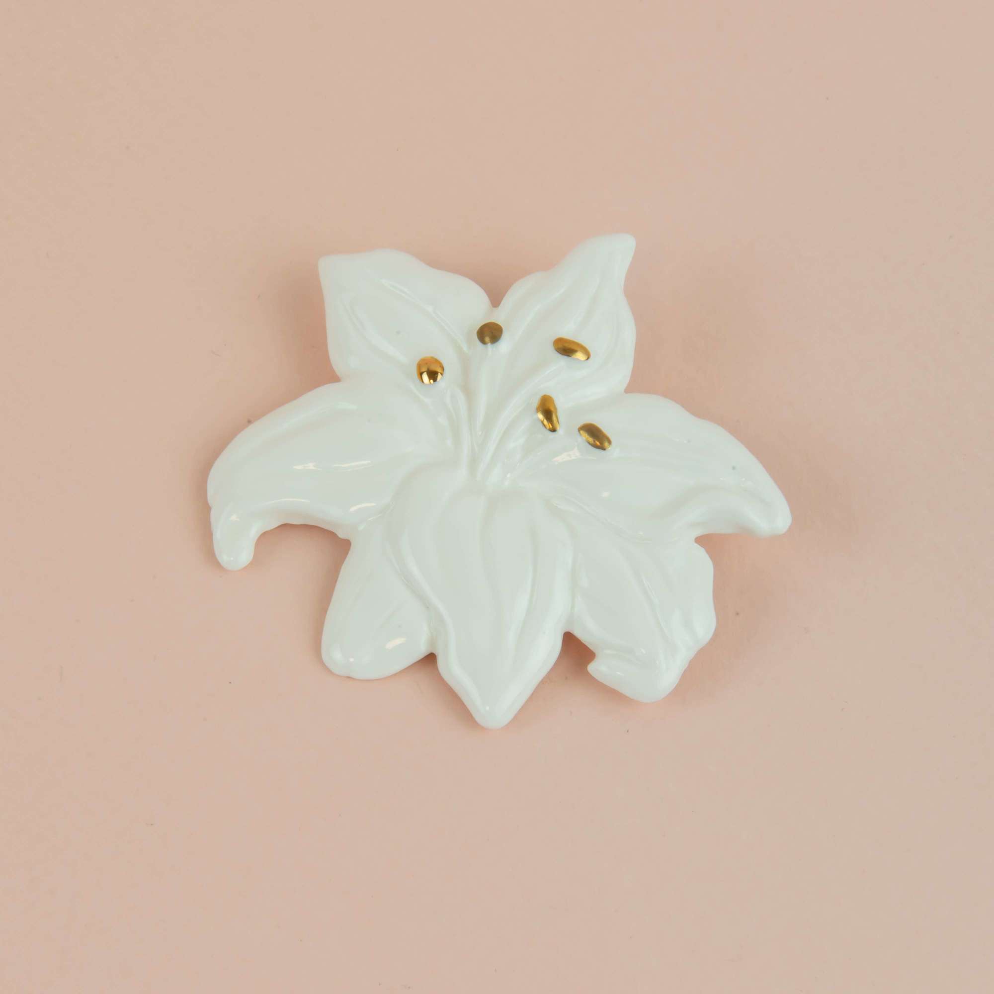 Брошь Лилия белая с золотом