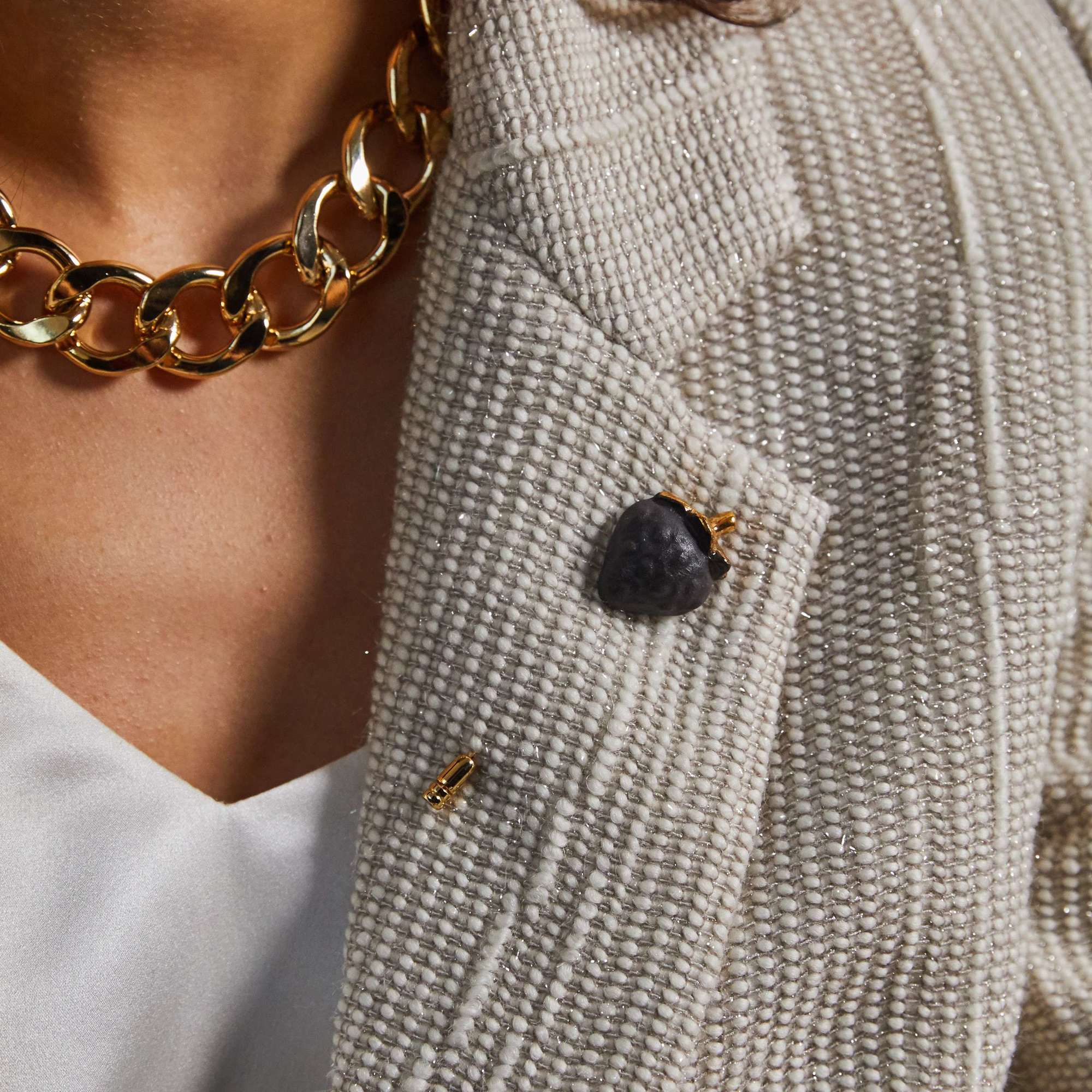 Брошь “Клубника” черная