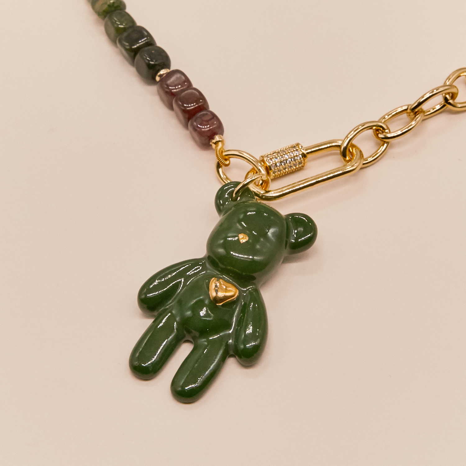 Колье «Мишка» зеленый с бусами из турмалина и цепью в золоте