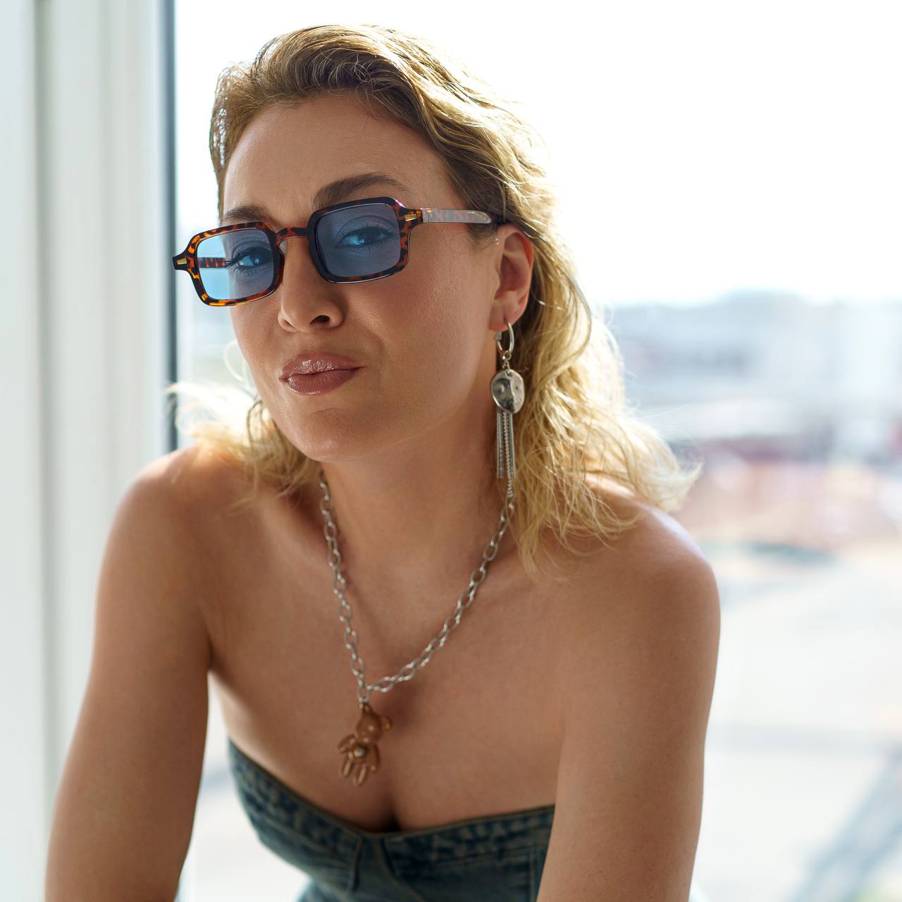 Кулон Мишка коричневый глянец на платиновой цепи