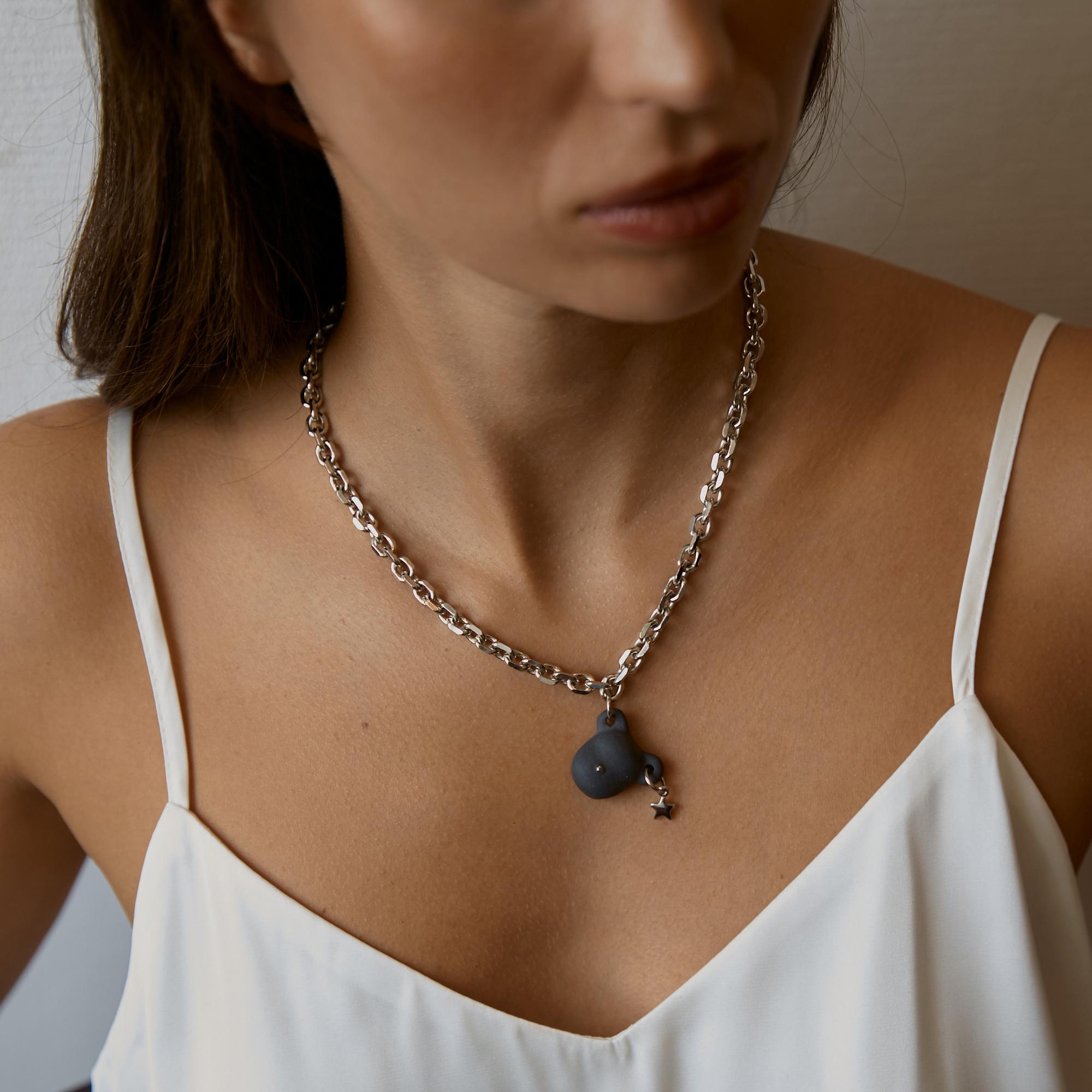 Кулон голова мишки черный матовый со звездой на цепи в серебре