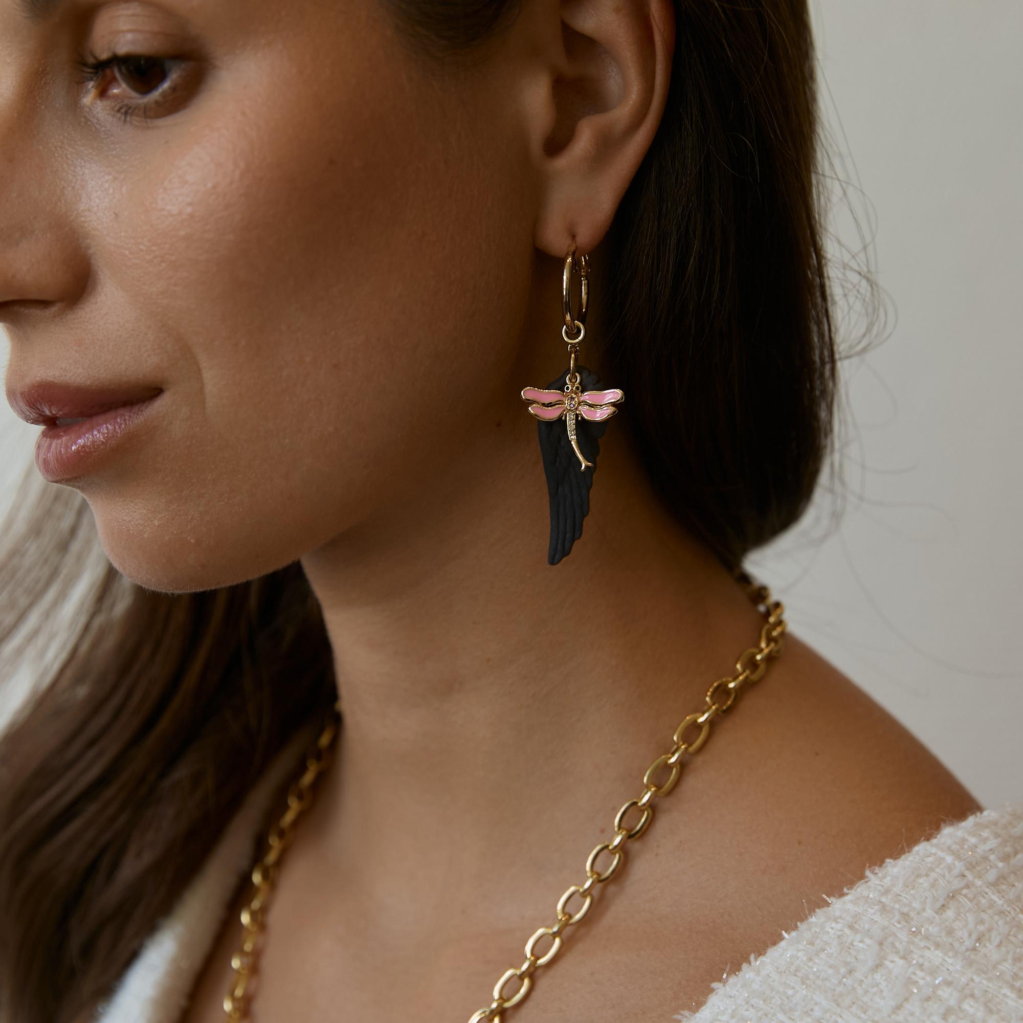 Серьги асимметричные с крылом и жемчужиной в золоте