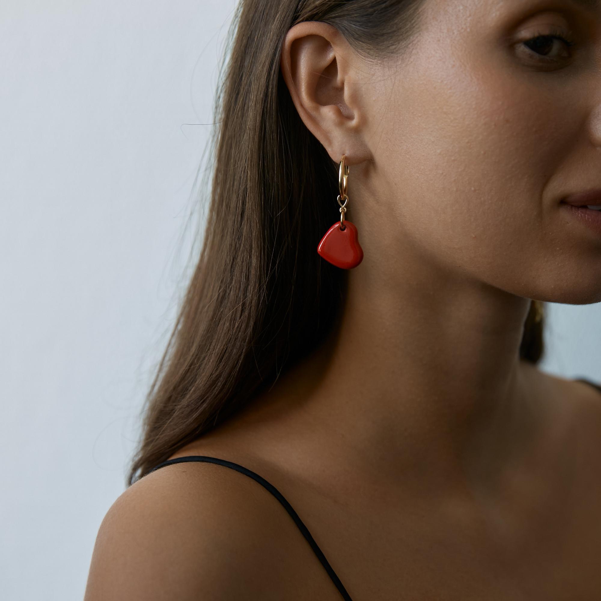 Серьги асимметричные с пчелой и сердцем в золоте