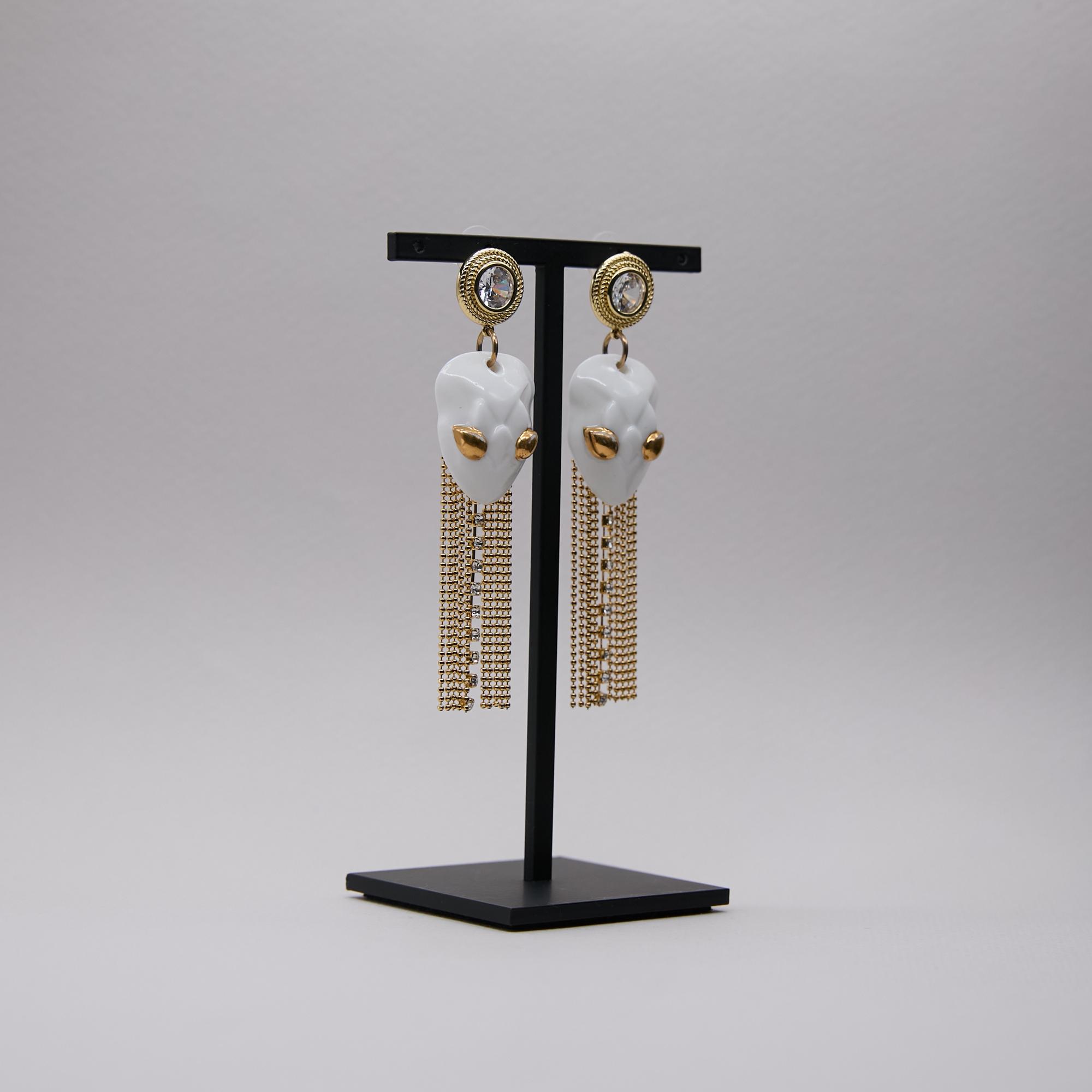 Серьги змеи белые с кистями в золоте