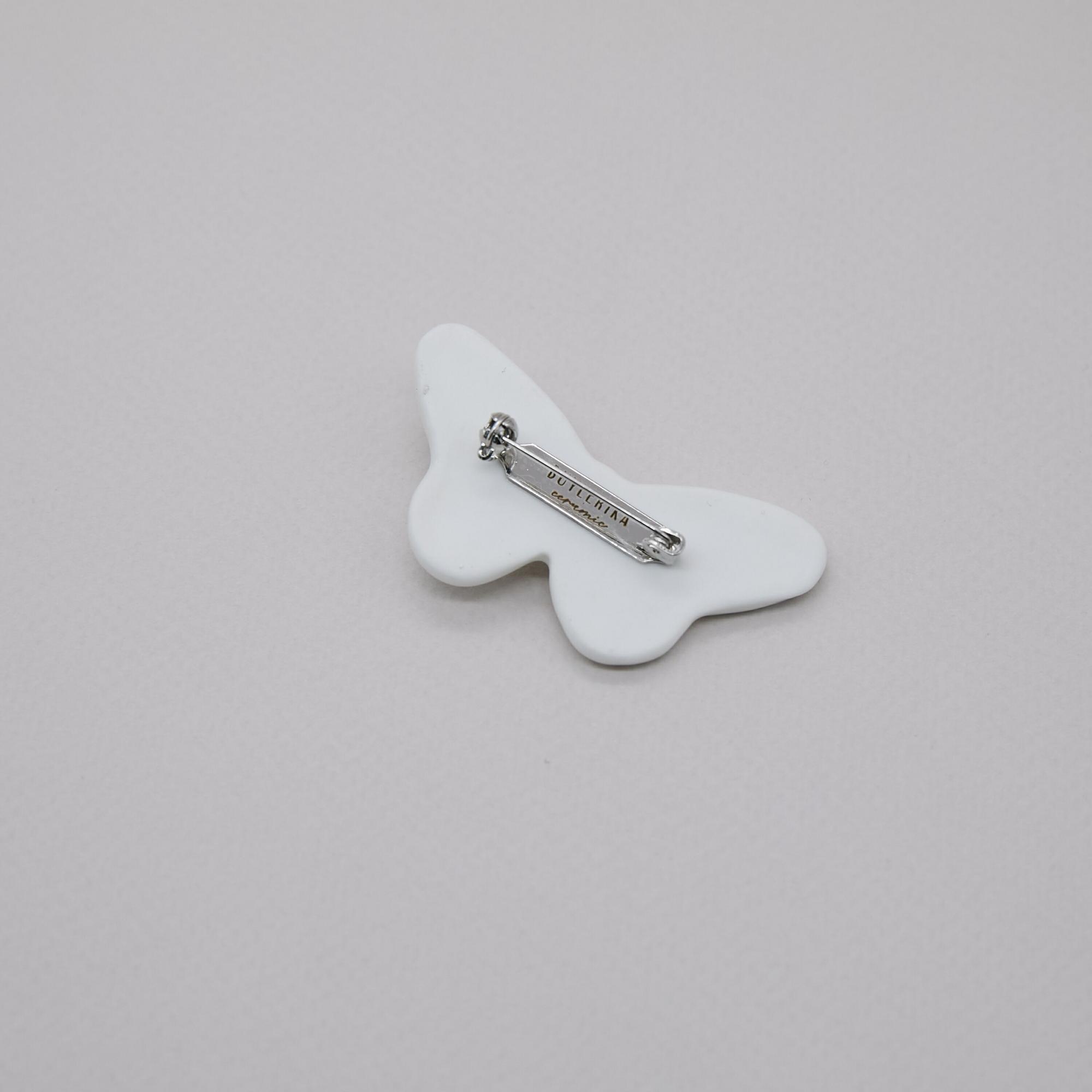 Брошь бабочка белая с платиной