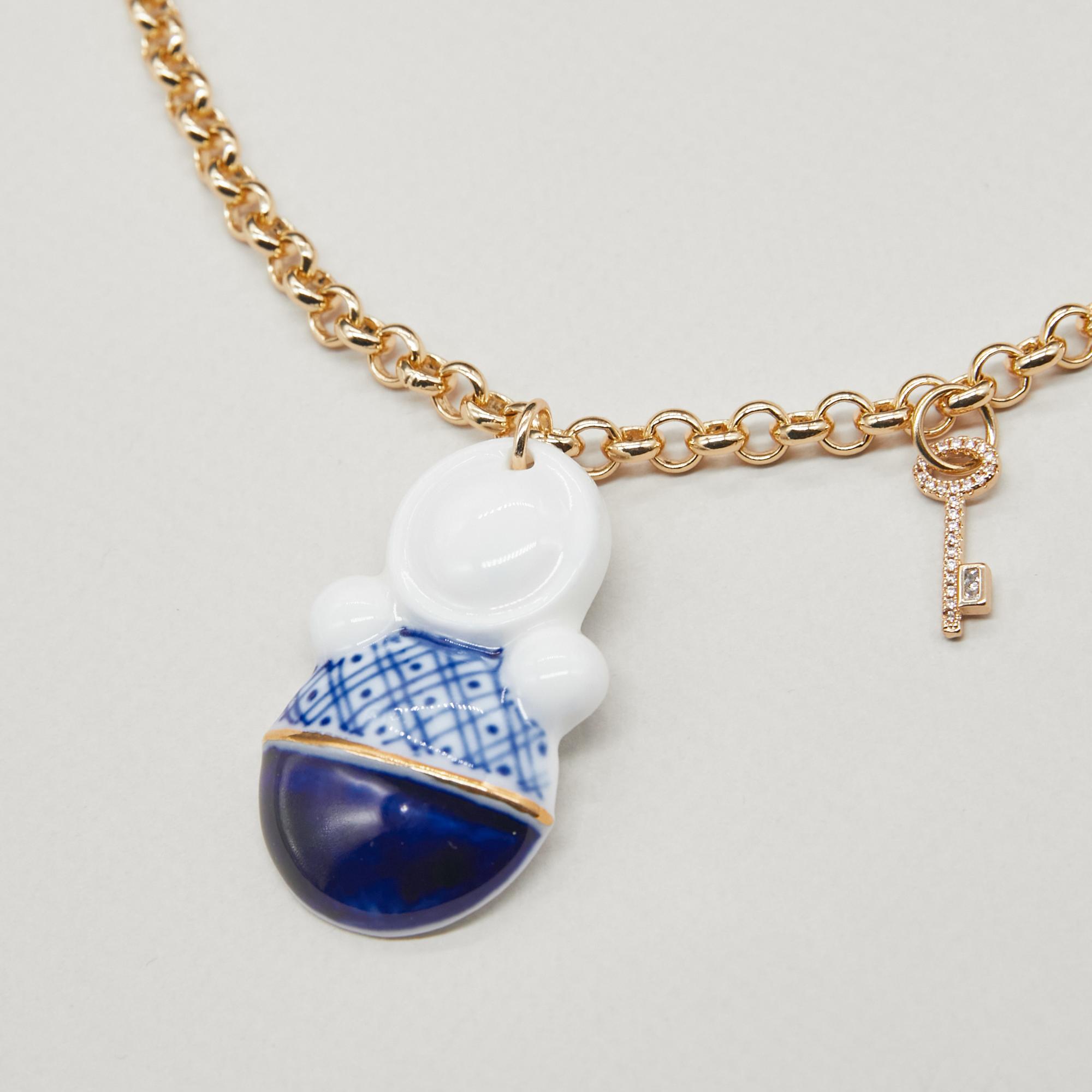 Кулон неваляшка в свитере с золотом