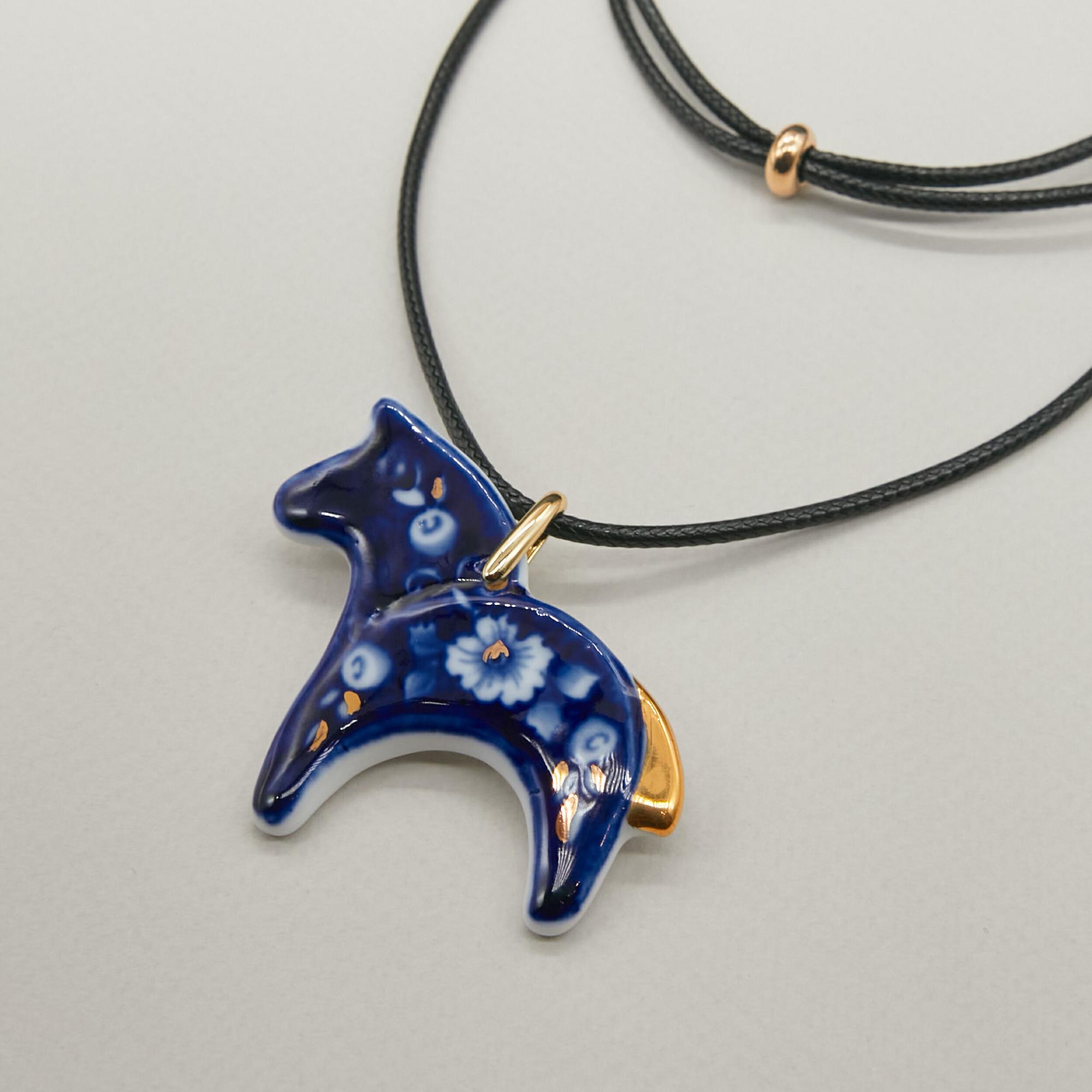 Кулон коник роспись фэнтези с золотом на шнурке