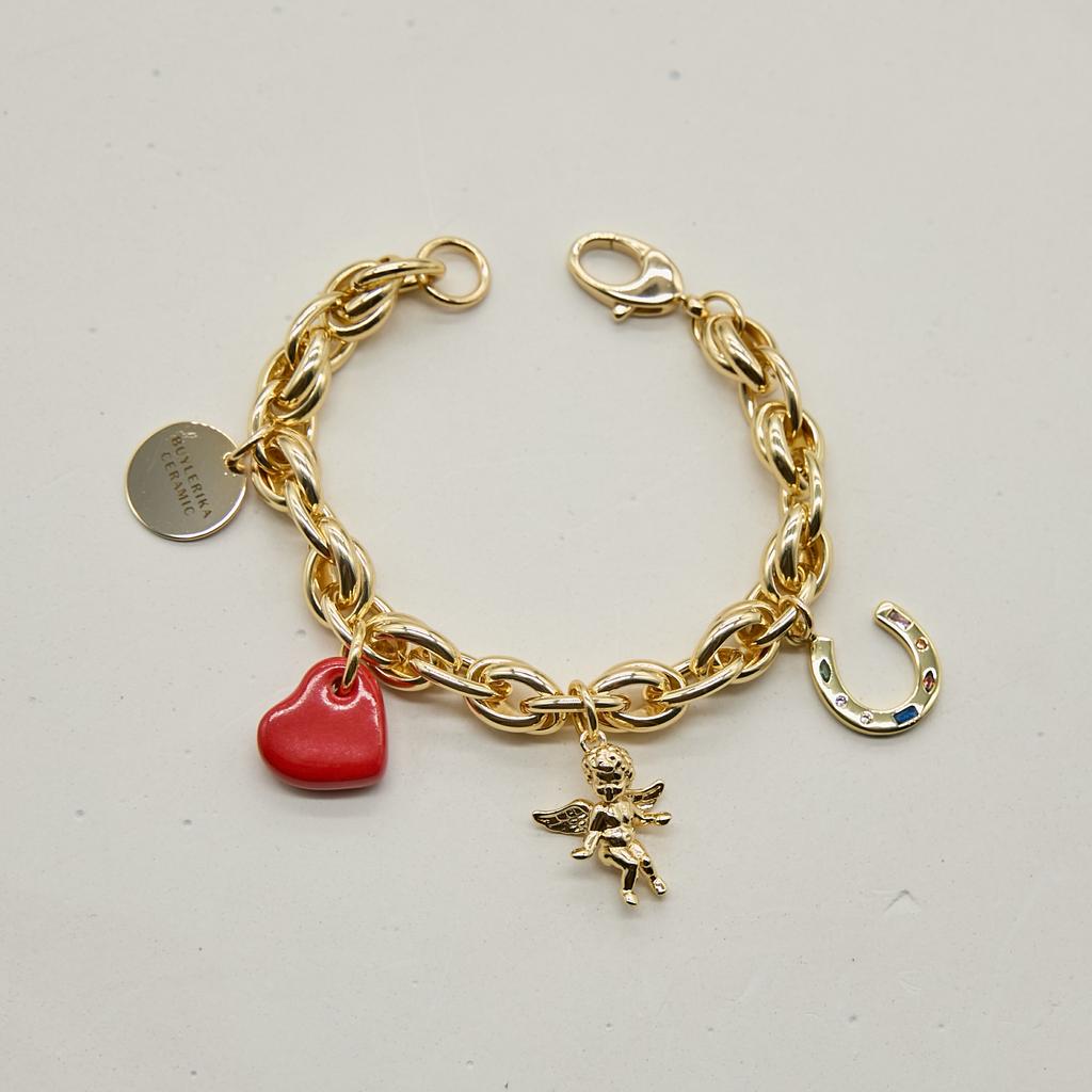 Браслет с талисманами: красное сердце, ангел, подкова в золоте