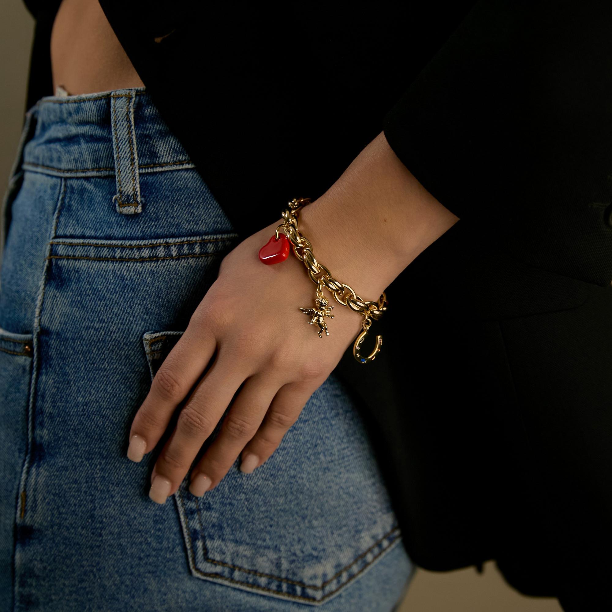 Браслет с талисманами: красное сердце, ангел, подкова в золоте