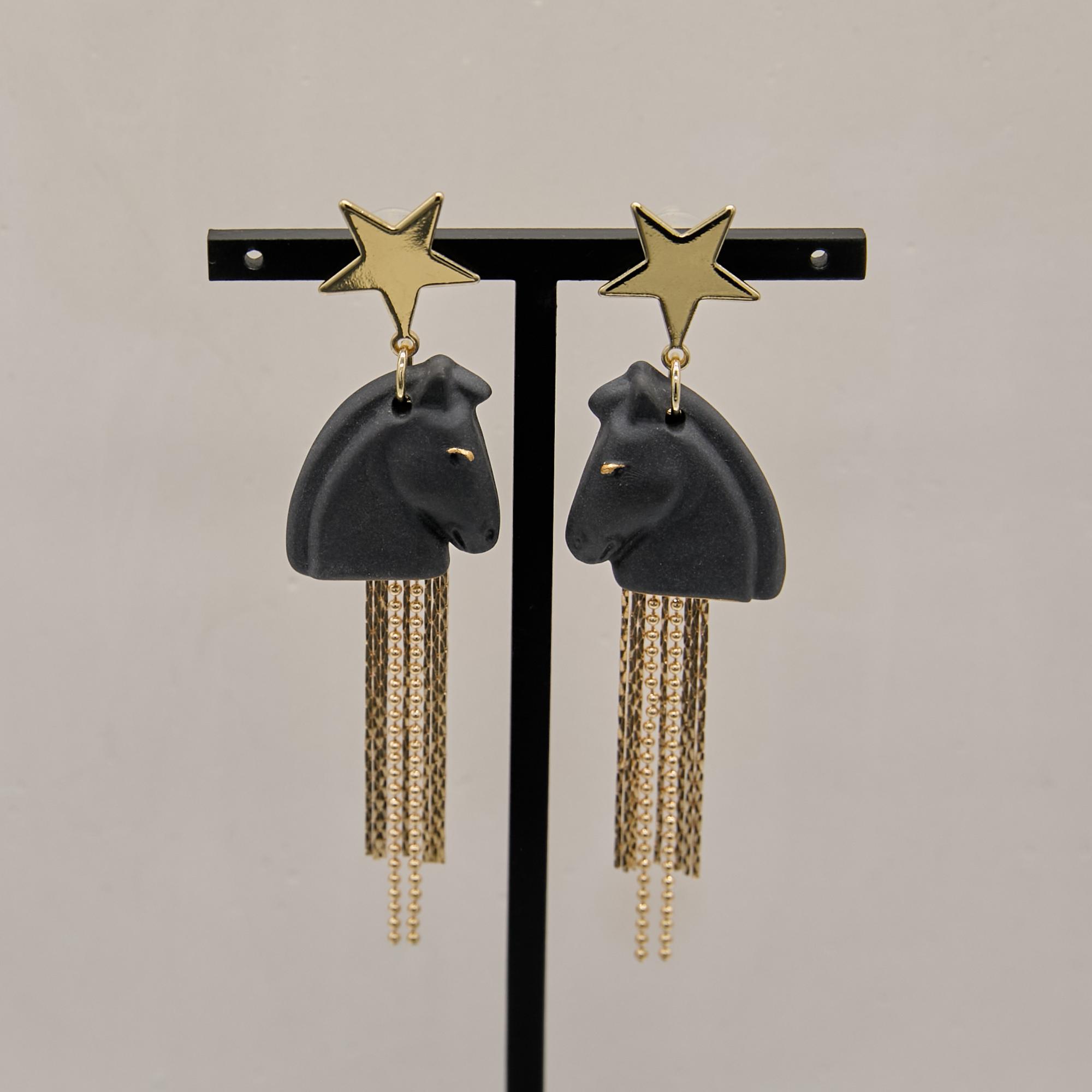 Серьги лошади S чёрные кисти золото фарфор авторские год лошади
